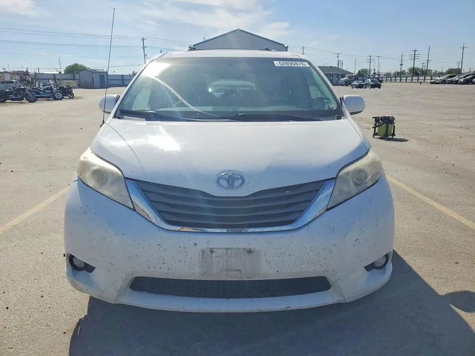 2014 TOYOTA SIENNA XLE 8-PASSENGER  