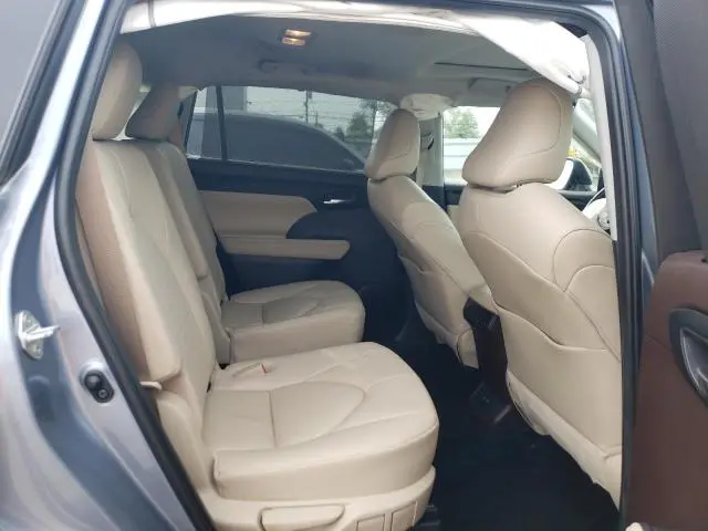 2020 TOYOTA HIGHLANDER XLE  