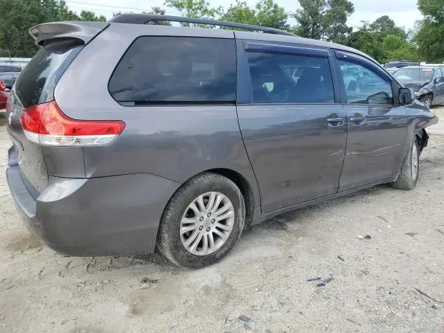 2014 TOYOTA SIENNA XLE  