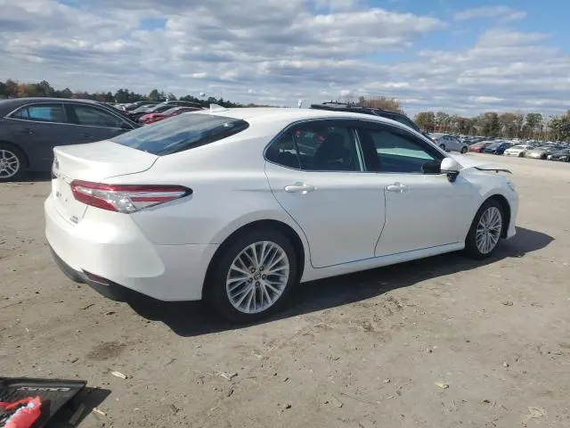 2020 TOYOTA CAMRY XLE  
