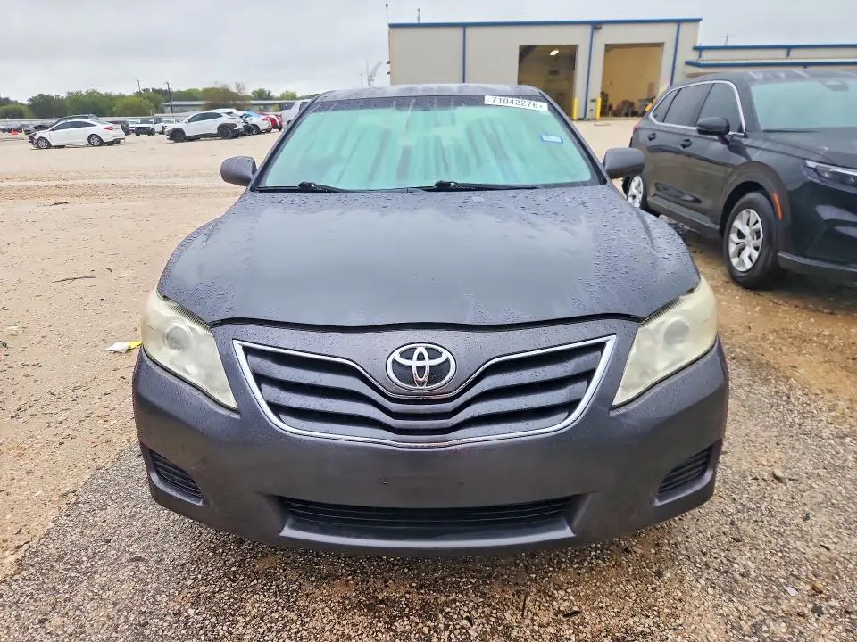 2011 TOYOTA CAMRY LE  