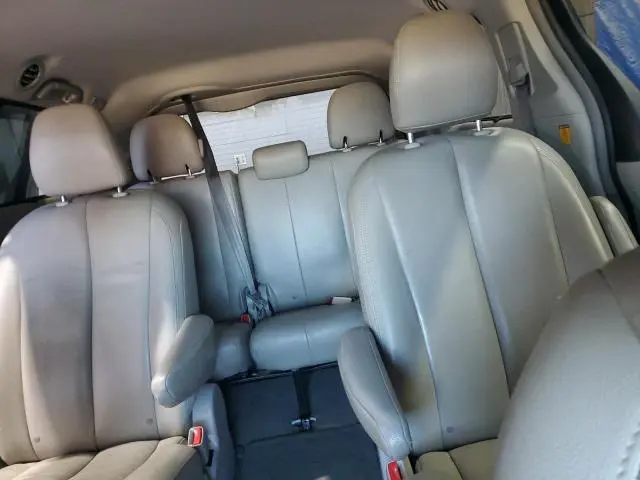 2011 TOYOTA SIENNA LE  