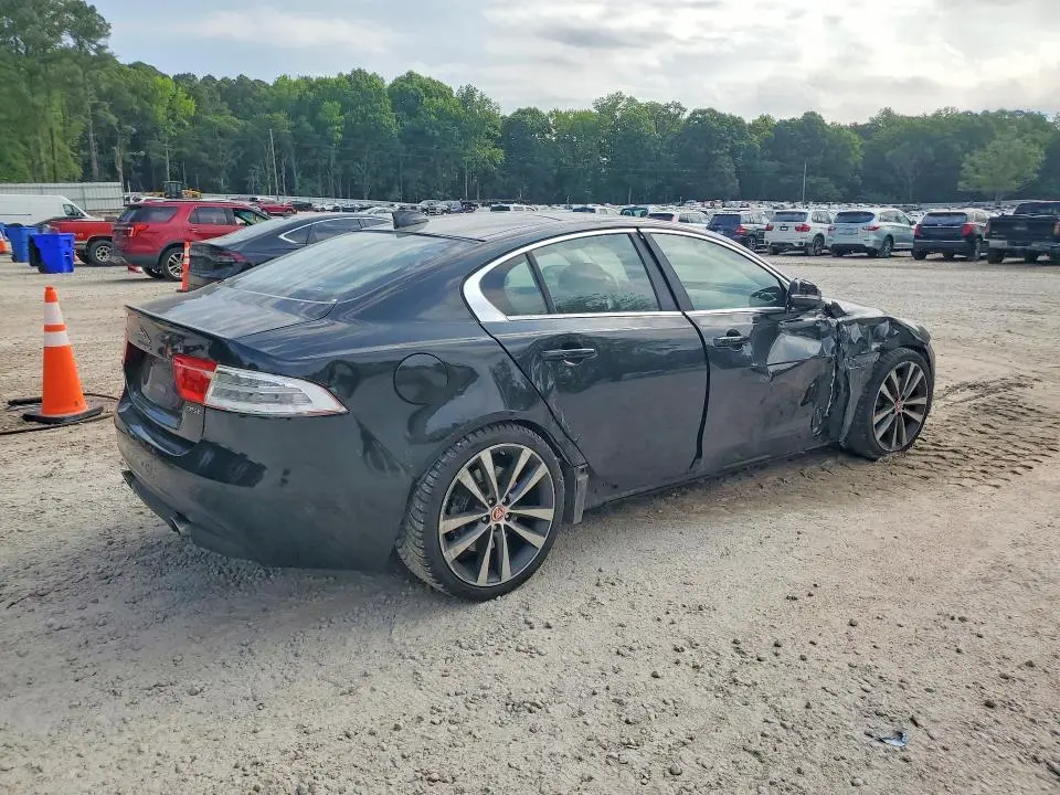 2017 JAGUAR XE PRESTIGE  