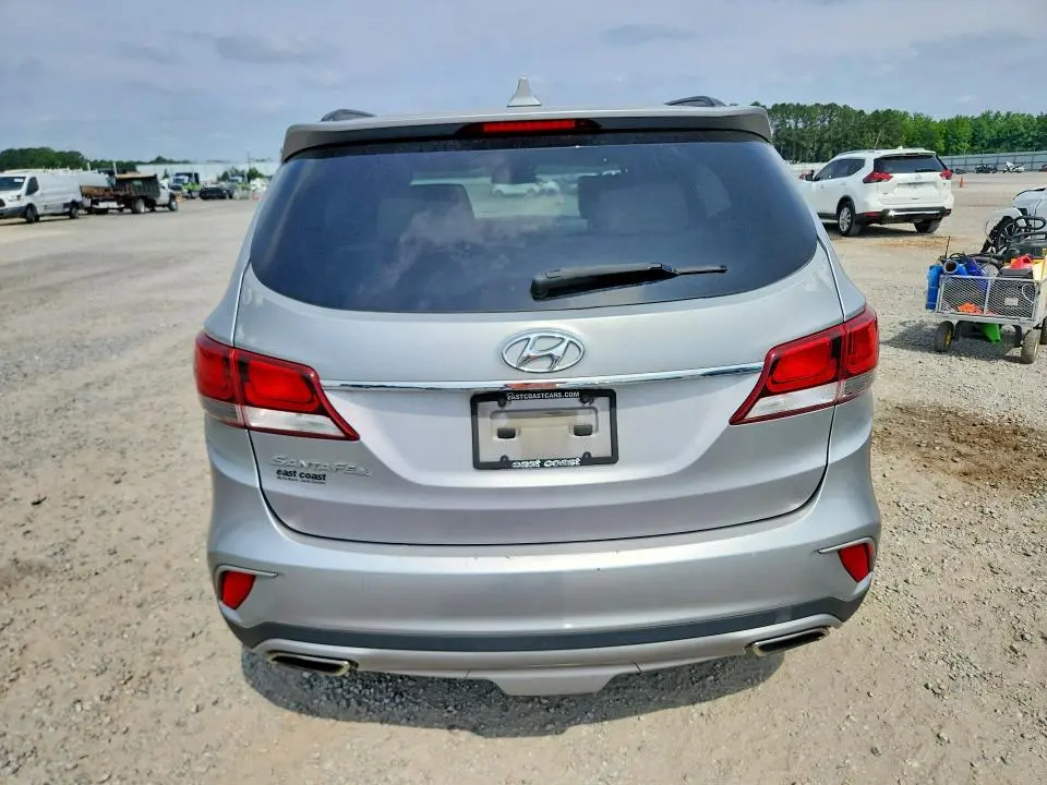 2018 HYUNDAI SANTA FE SE  