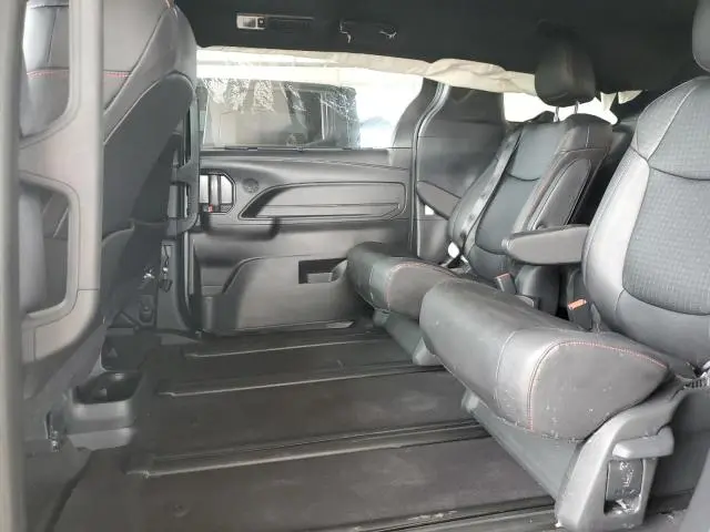 2025 TOYOTA SIENNA XSE  