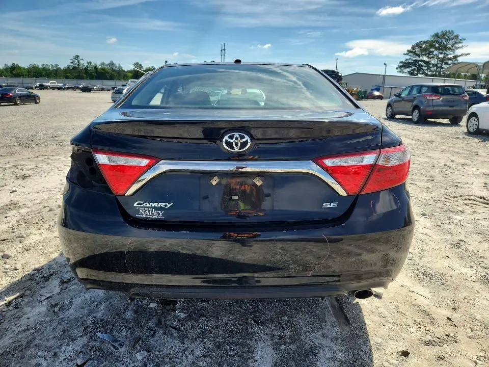2015 TOYOTA CAMRY SE  