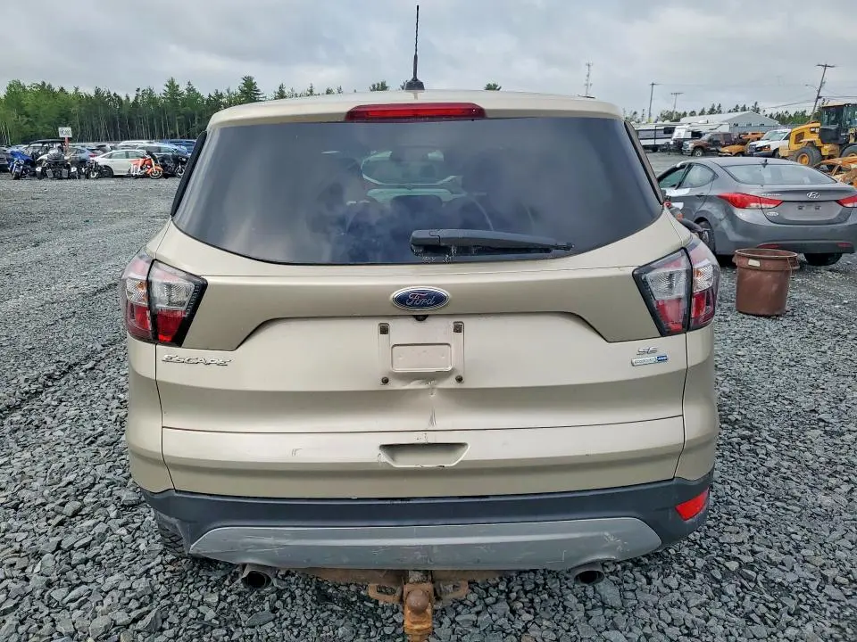 2017 FORD ESCAPE SE  