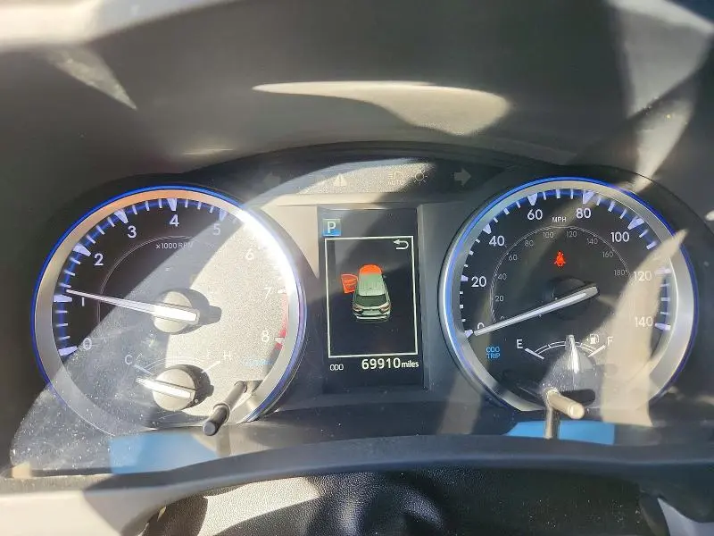 2019 TOYOTA HIGHLANDER SE  