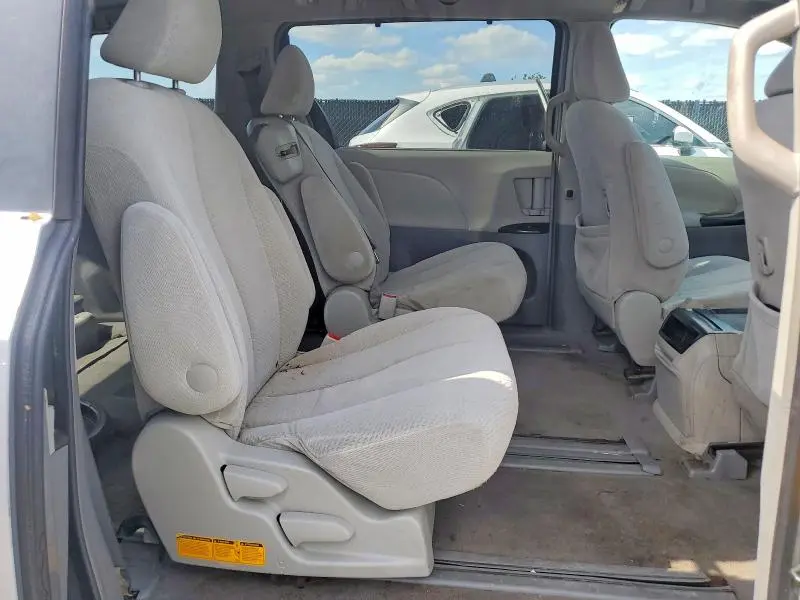 2011 TOYOTA SIENNA LE  