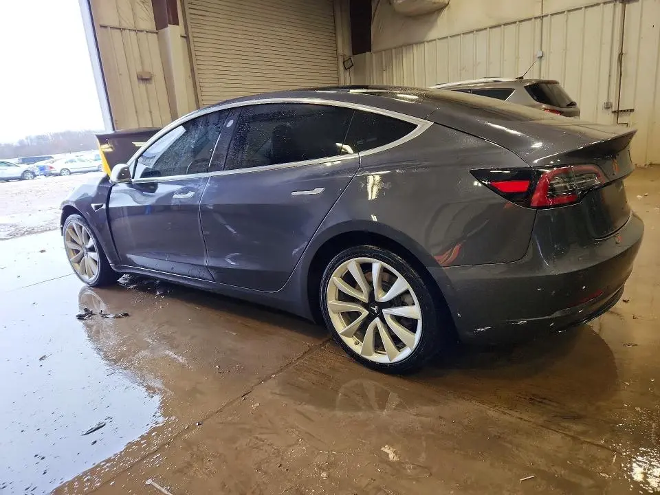 2018 TESLA MODEL 3   