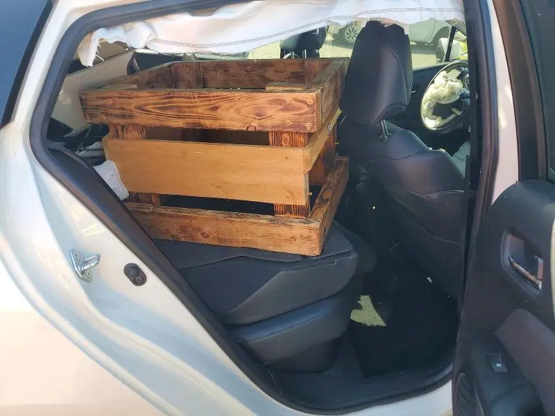 2016 TOYOTA PRIUS THREE TOURING  