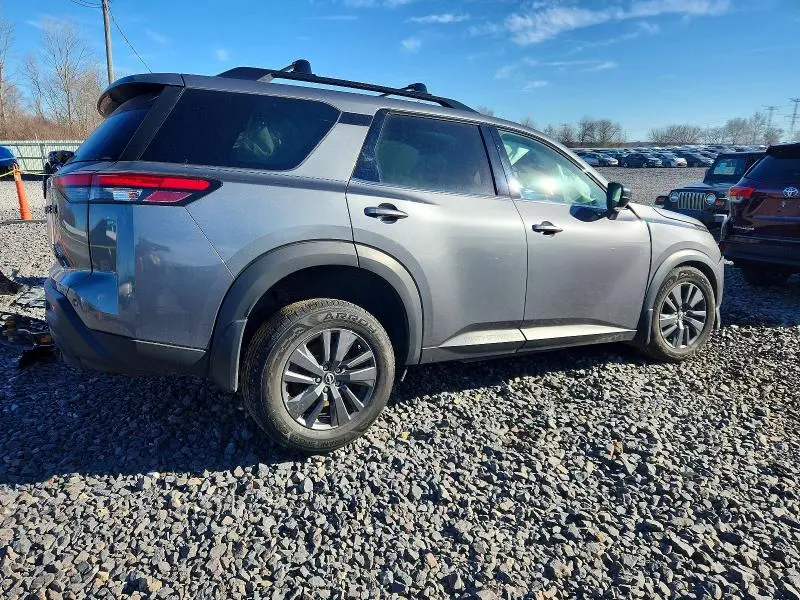 2022 NISSAN PATHFINDER SV  