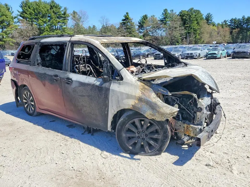 2018 TOYOTA SIENNA XLE 7-PASSENGER  