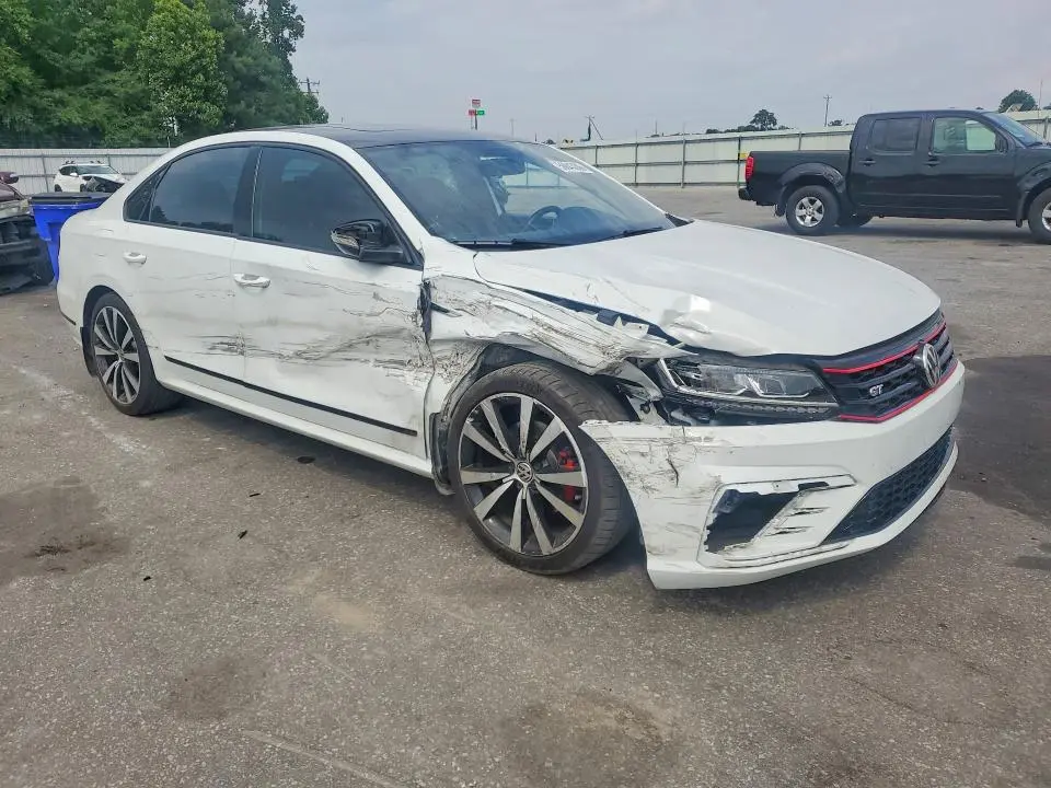 2018 VOLKSWAGEN PASSAT GT  