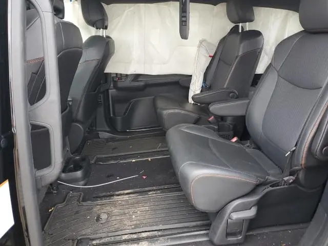 2022 TOYOTA SIENNA XSE  