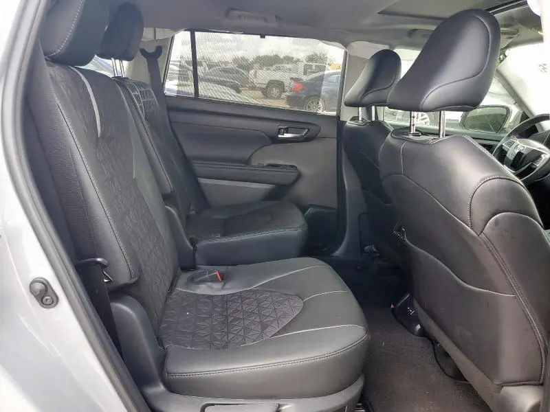 2024 TOYOTA HIGHLANDER HYBRID XLE  