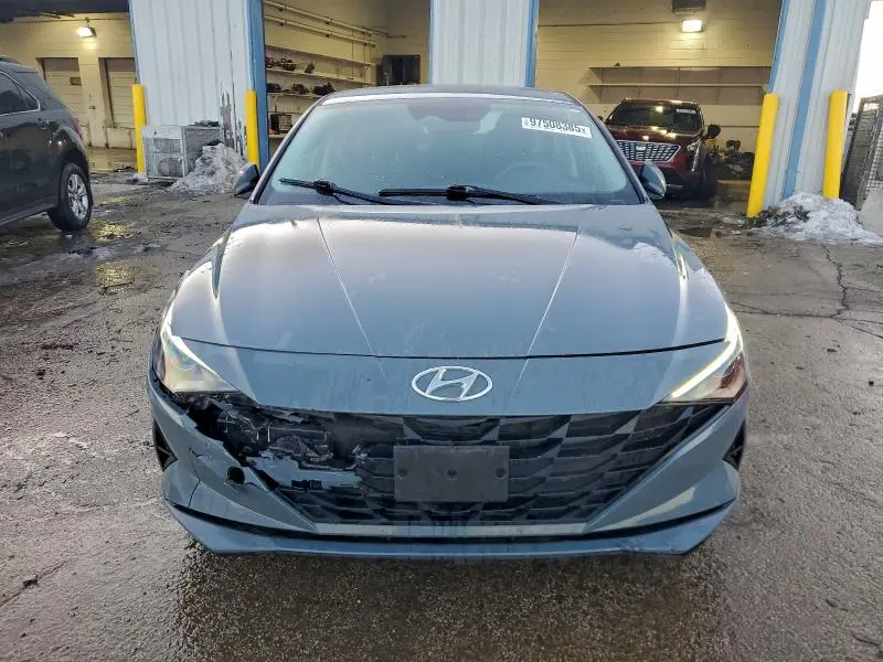 2021 HYUNDAI ELANTRA SE  