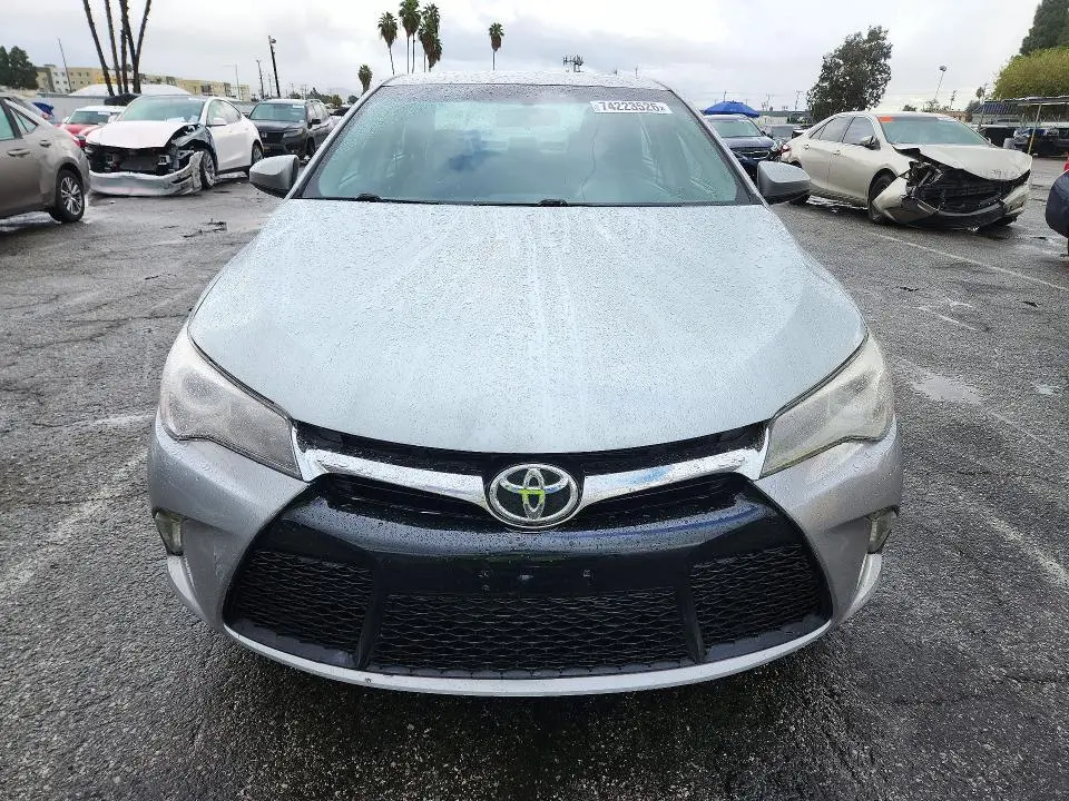 2016 TOYOTA CAMRY SE  