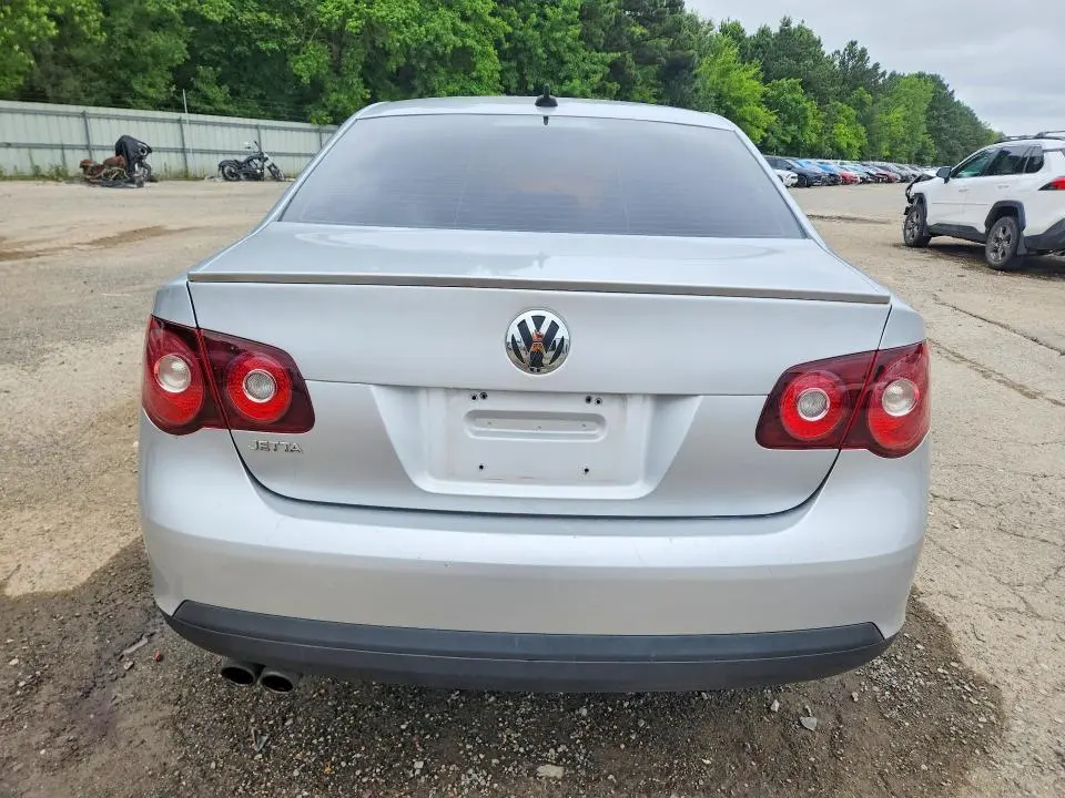 2010 VOLKSWAGEN JETTA SE  