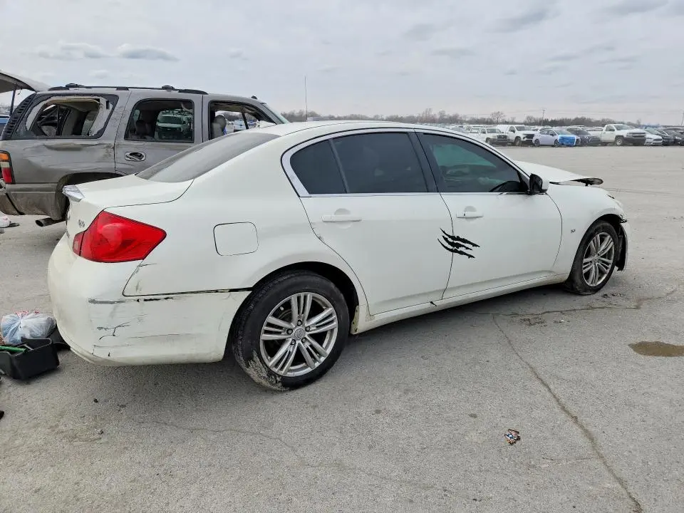 2015 INFINITI Q40   