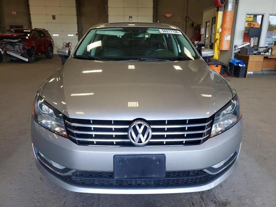 2013 VOLKSWAGEN PASSAT SE  