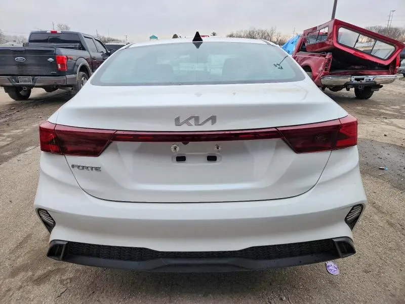 2023 KIA FORTE LX  