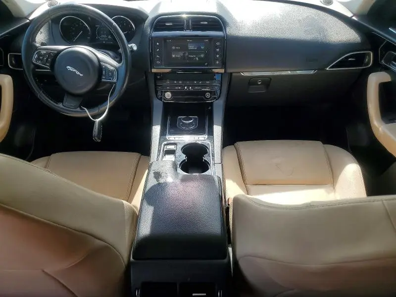 2017 JAGU F-PACE PRE   