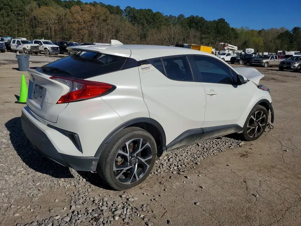 2021 TOYOTA C-HR XLE  