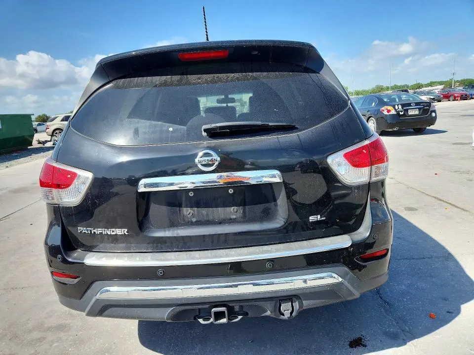 2016 NISSAN PATHFINDER SL  