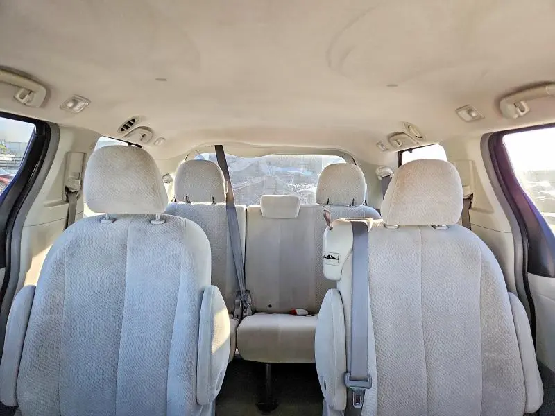 2011 TOYOTA SIENNA LE  