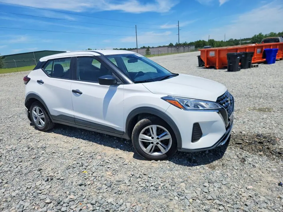 2023 NISSAN KICKS S  