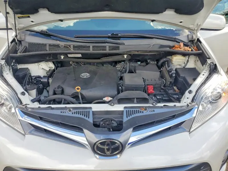 2018 TOYOTA SIENNA XLE 8-PASSENGER  