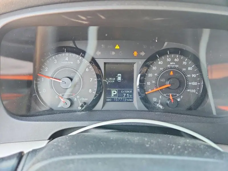 2016 TOYOTA SIENNA LE  