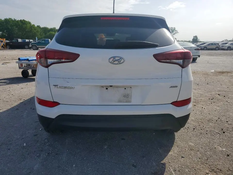 2016 HYUNDAI TUCSON SE  