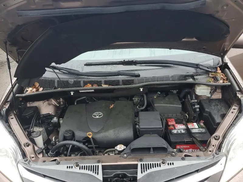 2019 TOYOTA SIENNA XLE  