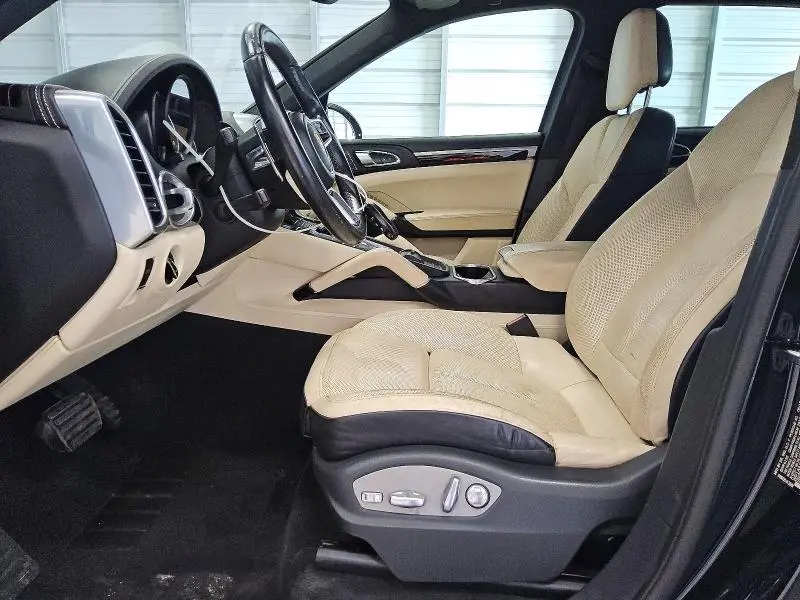 2016 PORSCHE CAYENNE   
