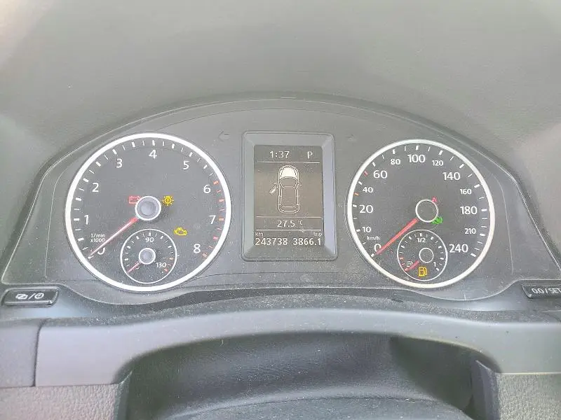 2015 VOLKSWAGEN TIGUAN S  