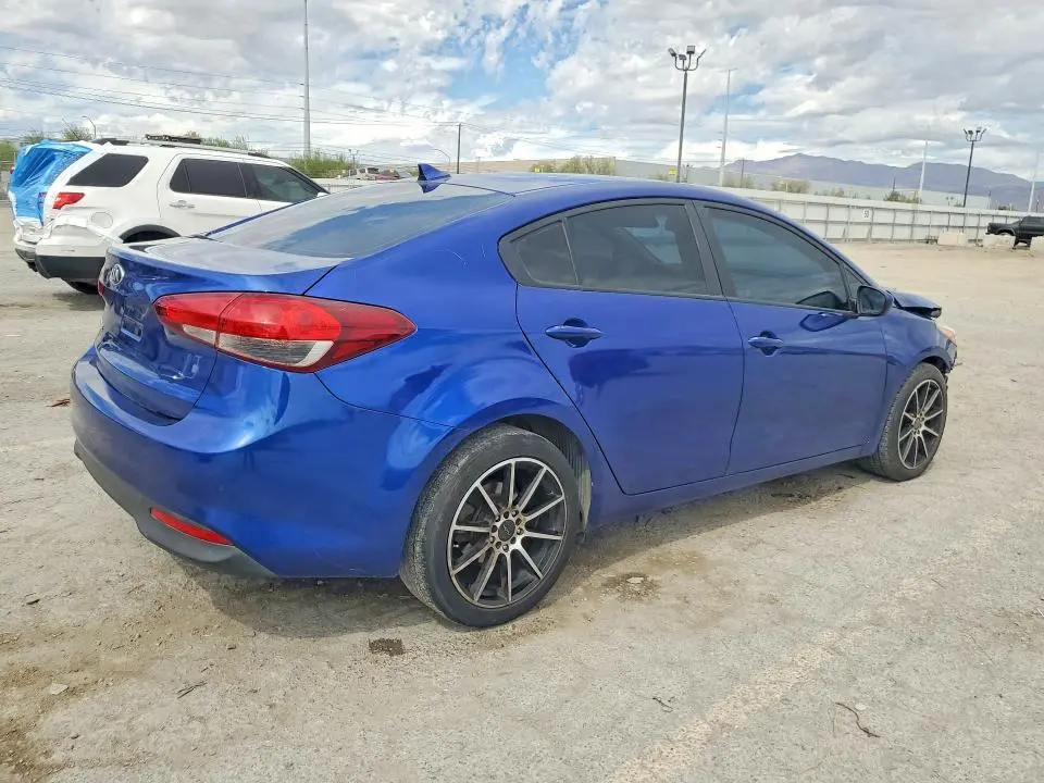 2017 KIA FORTE LX  