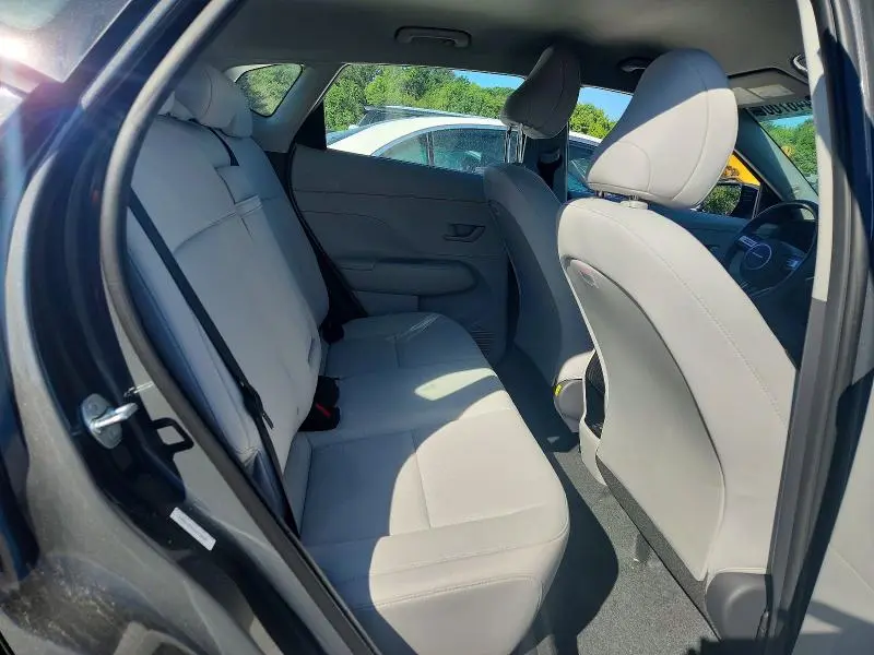 2025 HYUNDAI KONA SE  