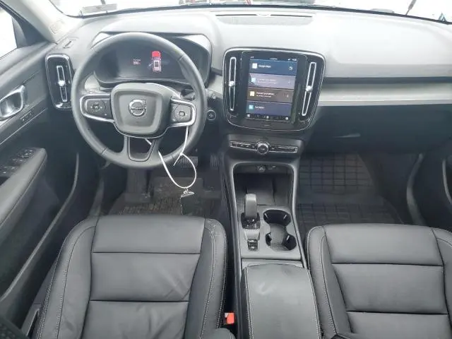 2024 VOLVO XC40 CORE  
