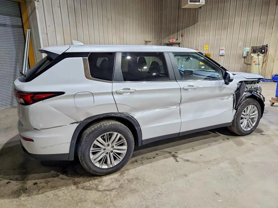 2024 MITSUBISHI OUTLANDER ES  