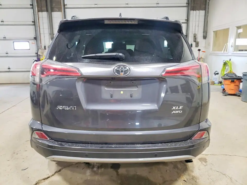 2018 TOYOTA RAV4 XLE  
