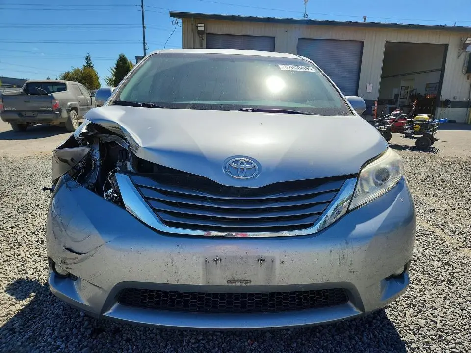 2015 TOYOTA SIENNA XLE PREMIUM 7-PASSENGER  