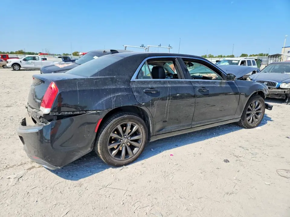 2015 CHRYSLER 300 LIMITED  