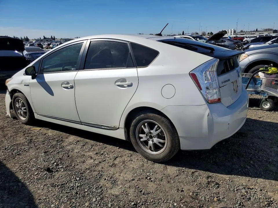 2010 TOYOTA PRIUS III  