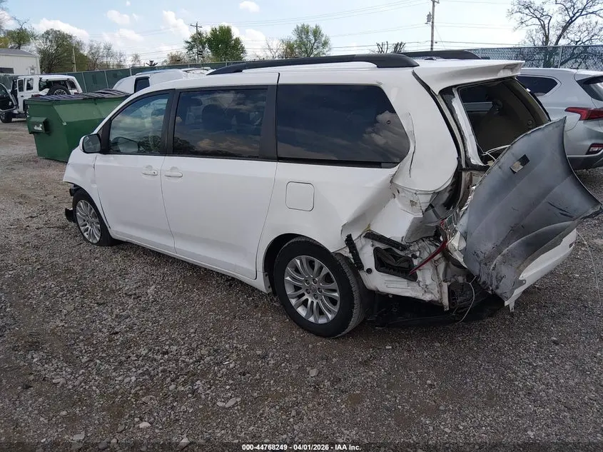 2013 TOYOTA SIENNA XLE V6 8 PASSENGER