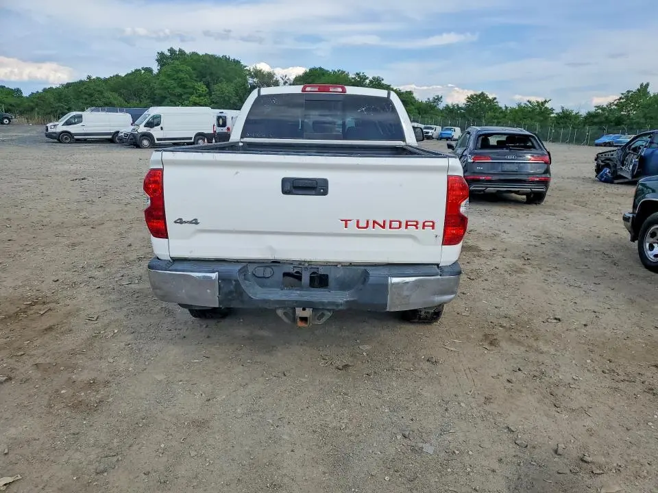 2015 TOYOTA TUNDRA SR5  