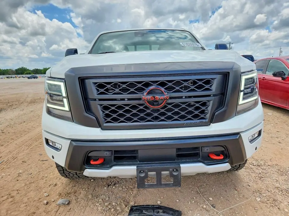 2024 NISSAN TITAN PRO-4X  