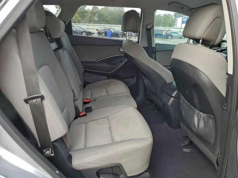 2018 HYUNDAI SANTA FE SE  