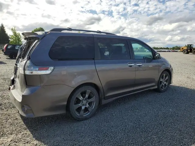 2017 TOYOTA SIENNA SE